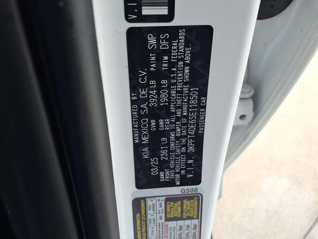 Used 2025 White Kia LXS image 32