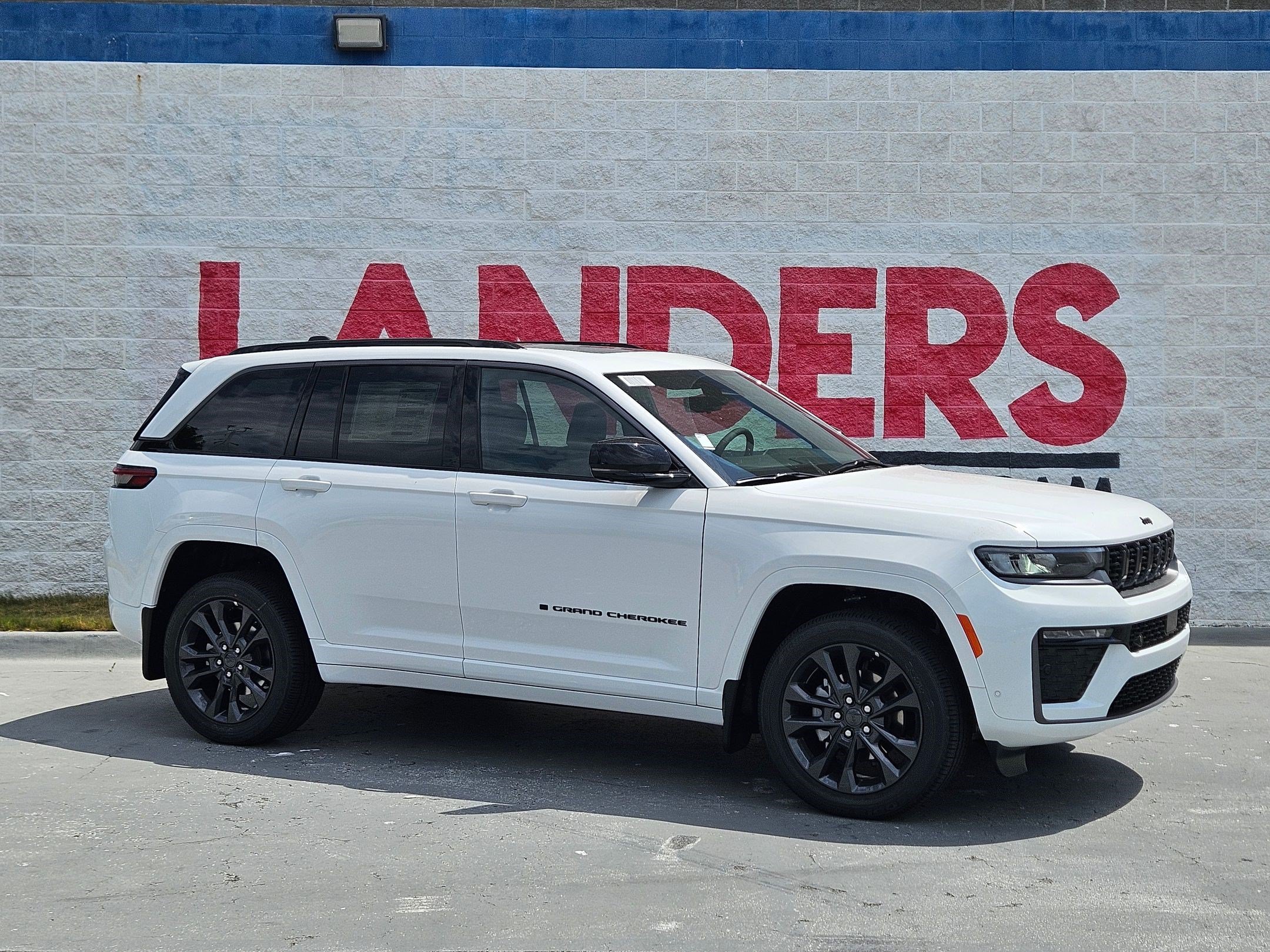 New 2026 Bright White Clear-Coat Exterior Paint Jeep Limited Reserve image 1