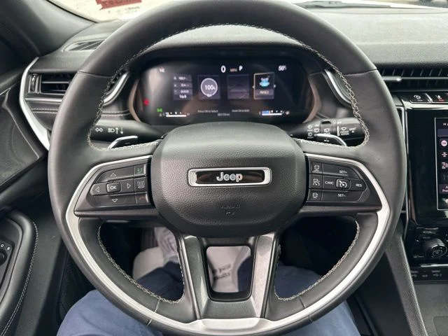 Used 2023 White Jeep Altitude image 19