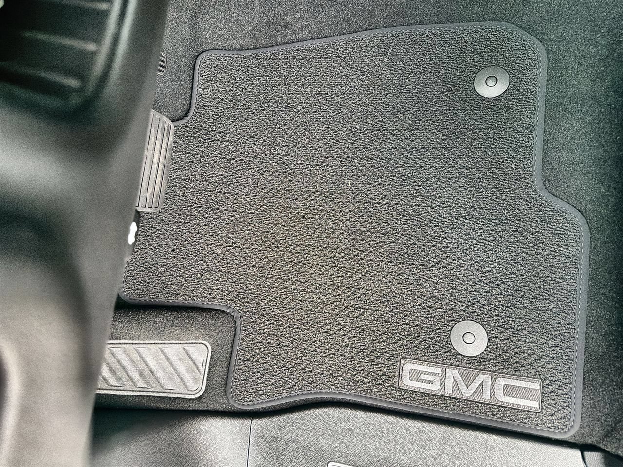 2026 GMC Yukon Denali - Photo 30