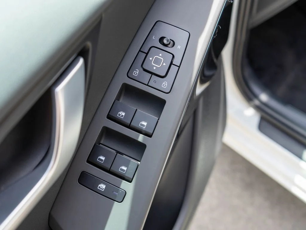 New 2026 Snow White Pearl Kia EX image 16