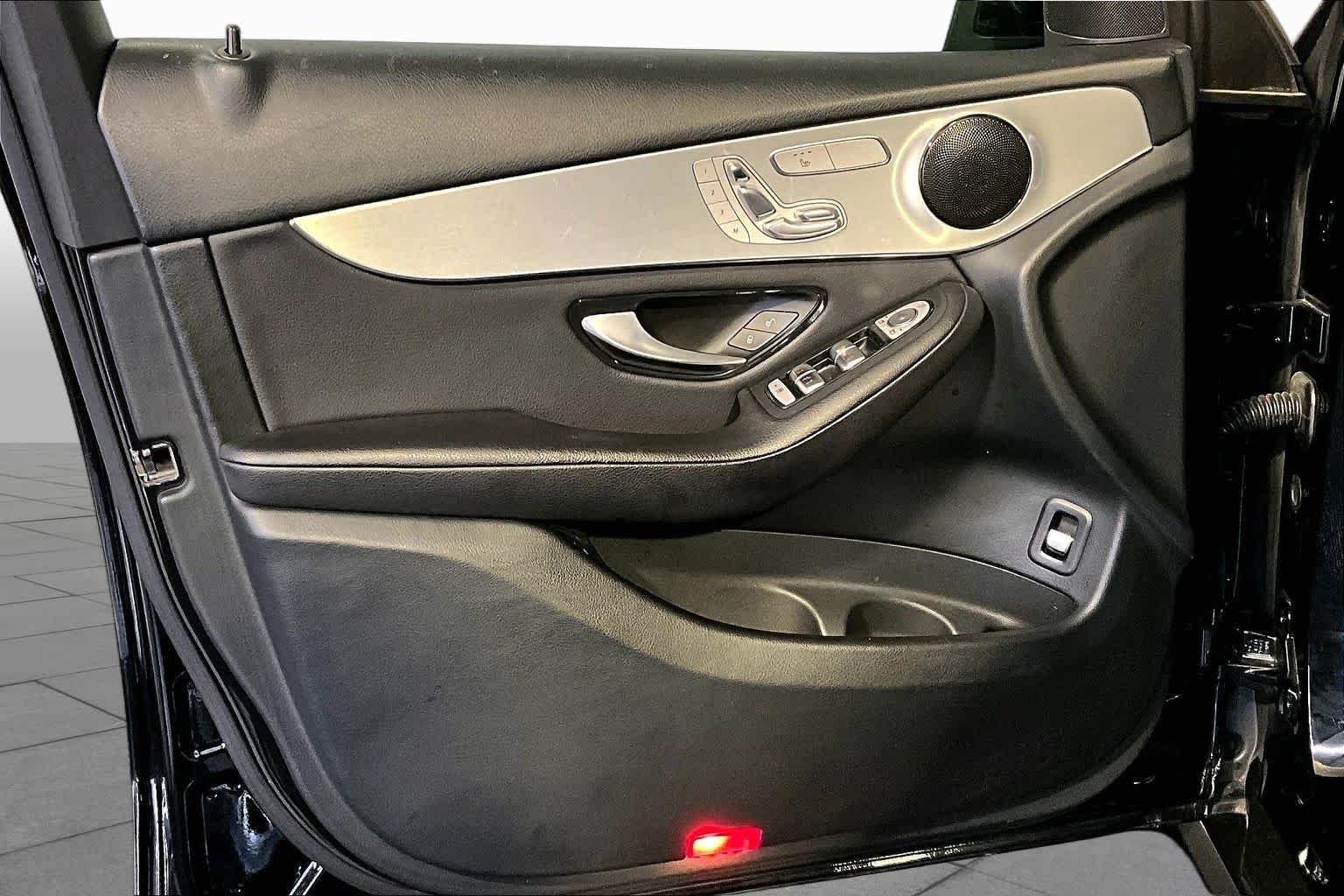 Used 2020 Black Mercedes-Benz GLC 300 image 22