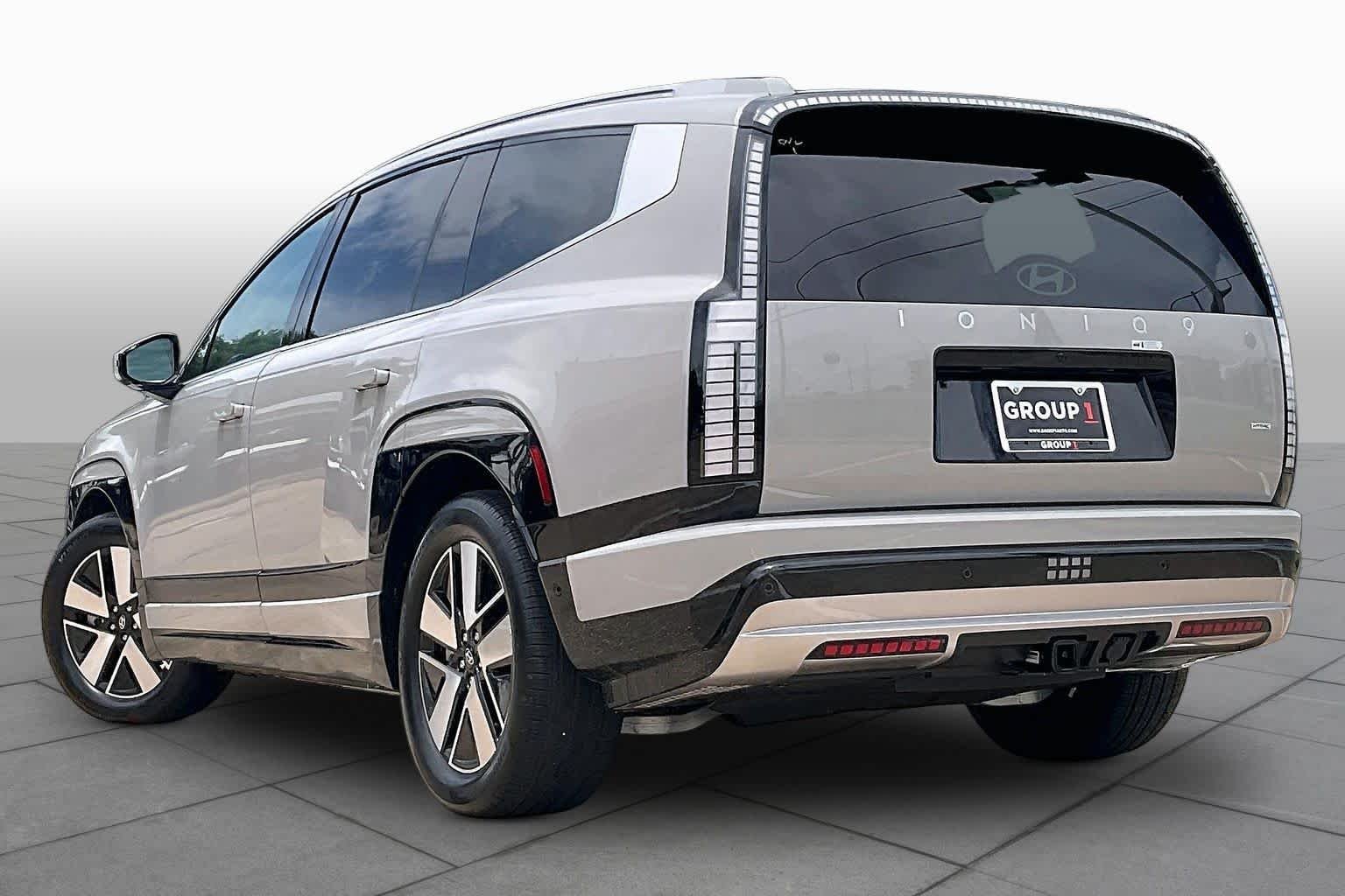Used 2026 Cyber Gray Hyundai SEL image 11