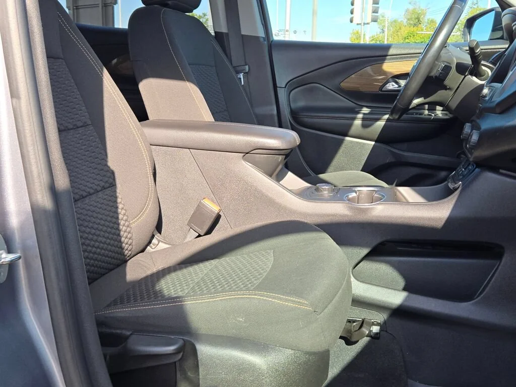 Used 2021 Gray GMC SLE image 4