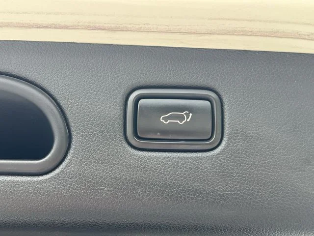 Used 2022 White Kia EX image 43