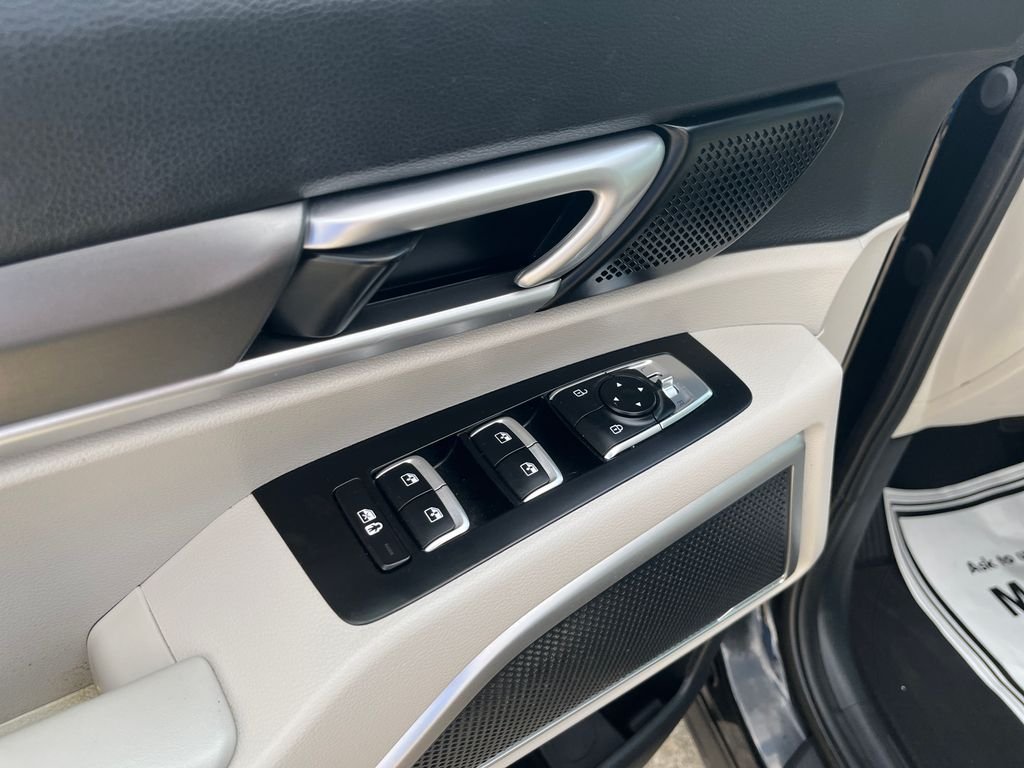 Used 2021 Black Kia S image 10