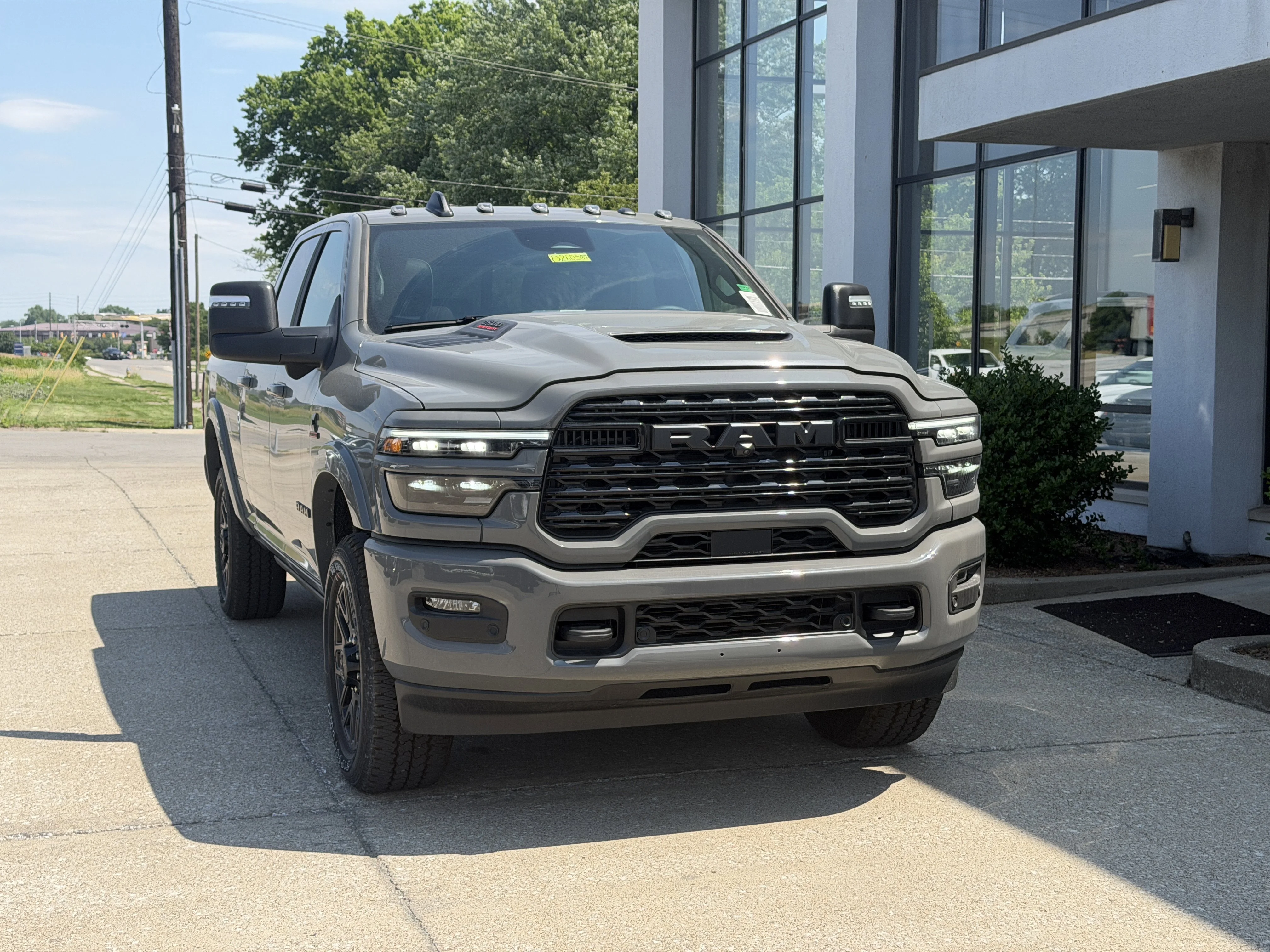 New 2026 Ceramic Gray Clear-Coat Exterior Paint RAM Limited image 21