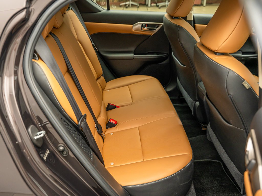 Used 2014 Pearl Lexus 200h image 43