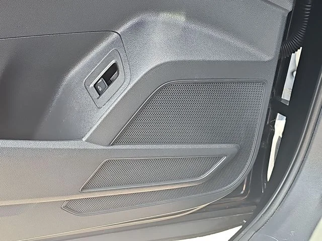 Used 2019 Black Volkswagen SEL image 26