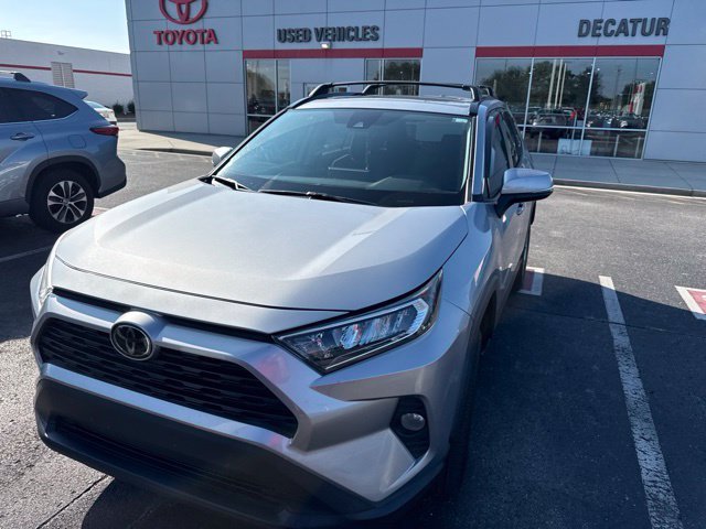 Used 2019 Silver Toyota XLE image 3