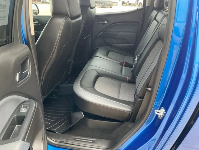 Used 2018 KINETIC BLUE METALLIC Chevrolet 4WD Z71 image 24