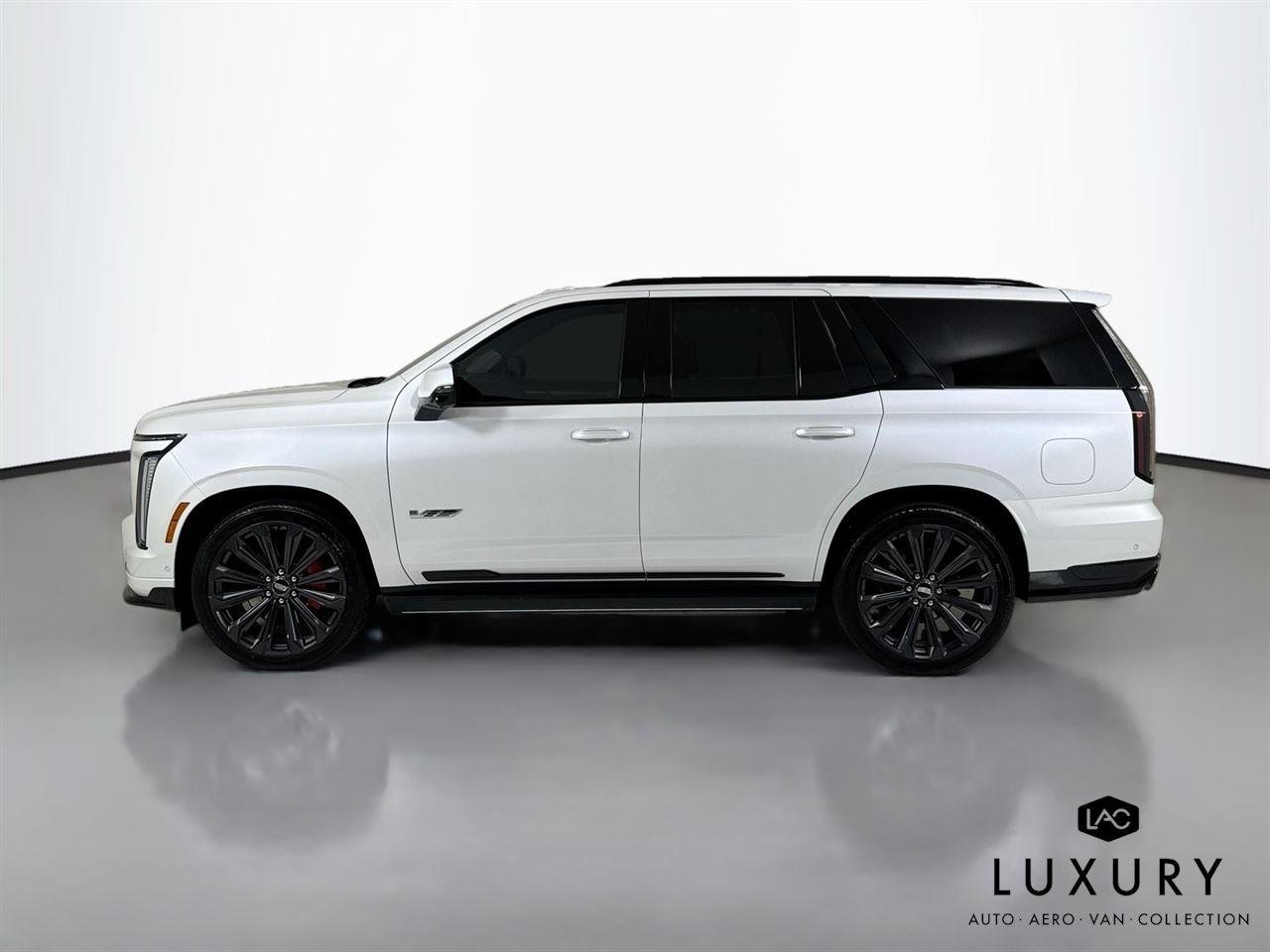 Used 2025 Crystal White Tricoat Cadillac AWD V-Series | Rear TVs | Super Cruise image 9