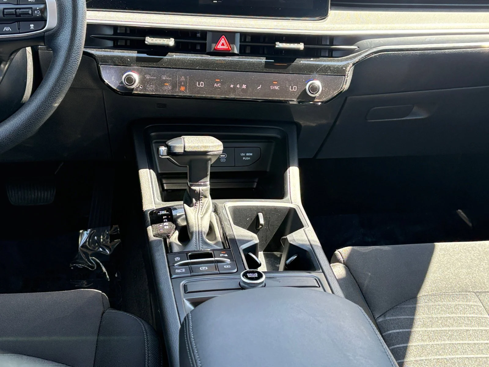 2025 Kia K5 LXS - Photo 17
