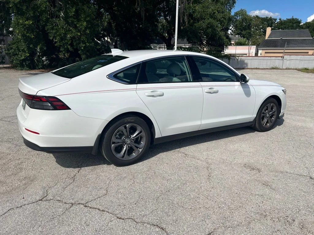 Used 2023 White Honda EX image 3
