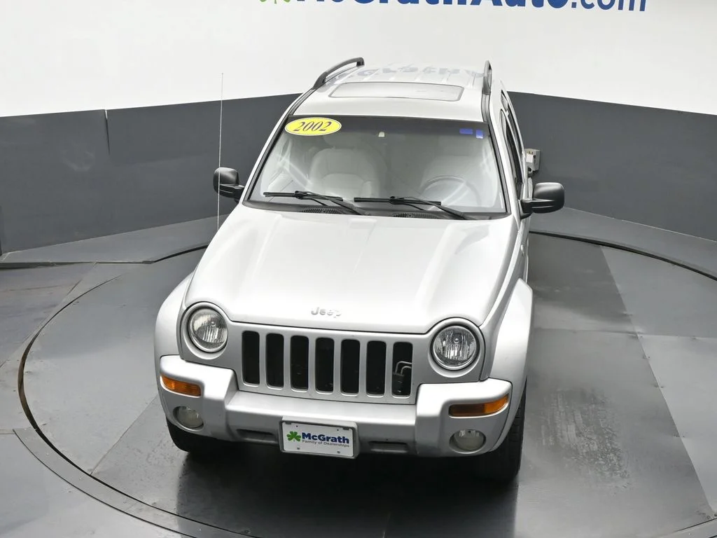 Used 2002 Silver Jeep Limited image 28