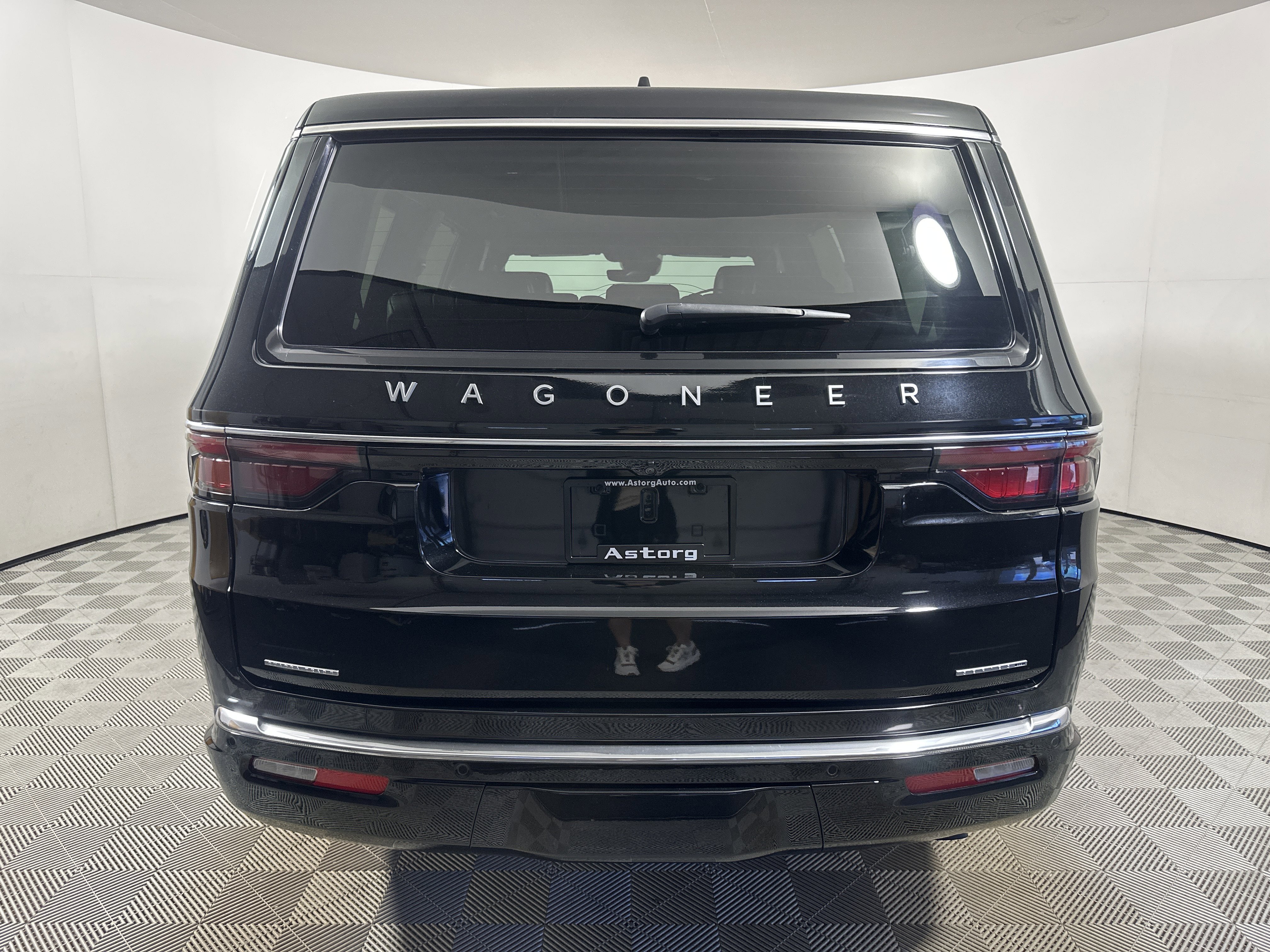 Used 2023 Diamond Black Crystal Pearlcoat Jeep Series III image 6