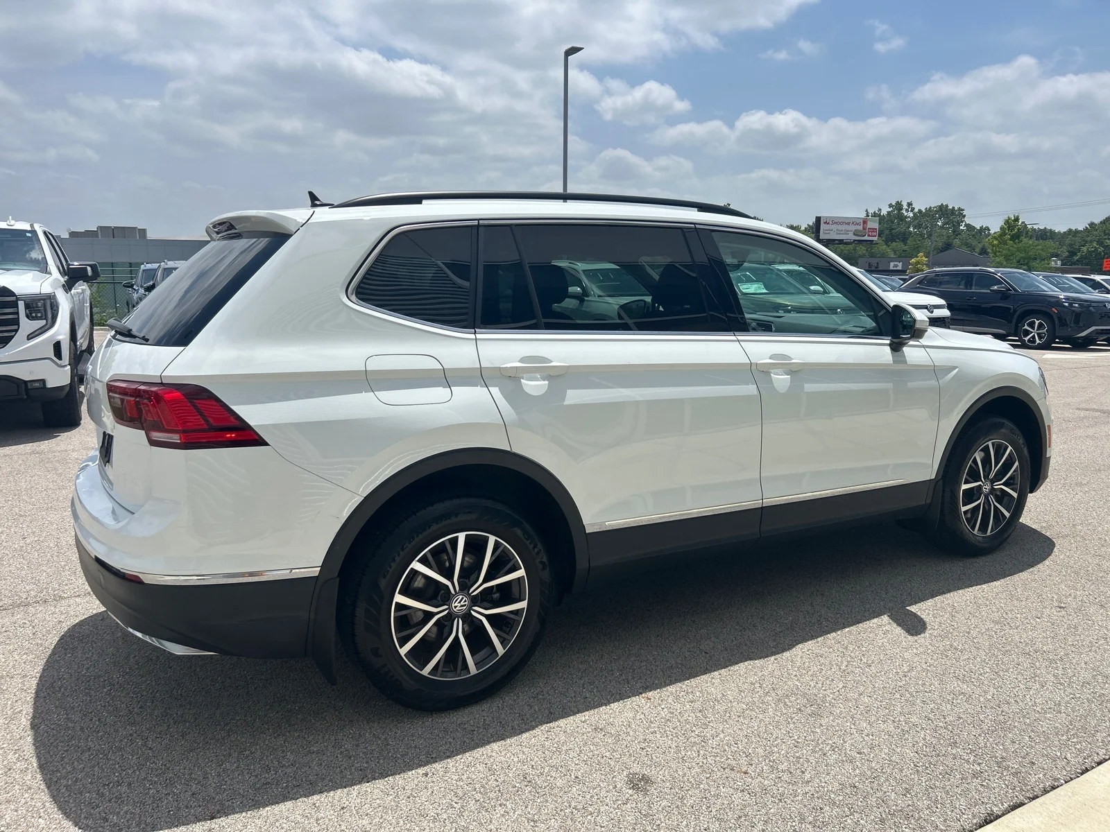 Used 2020 Pure White Volkswagen SE 4Motion image 6