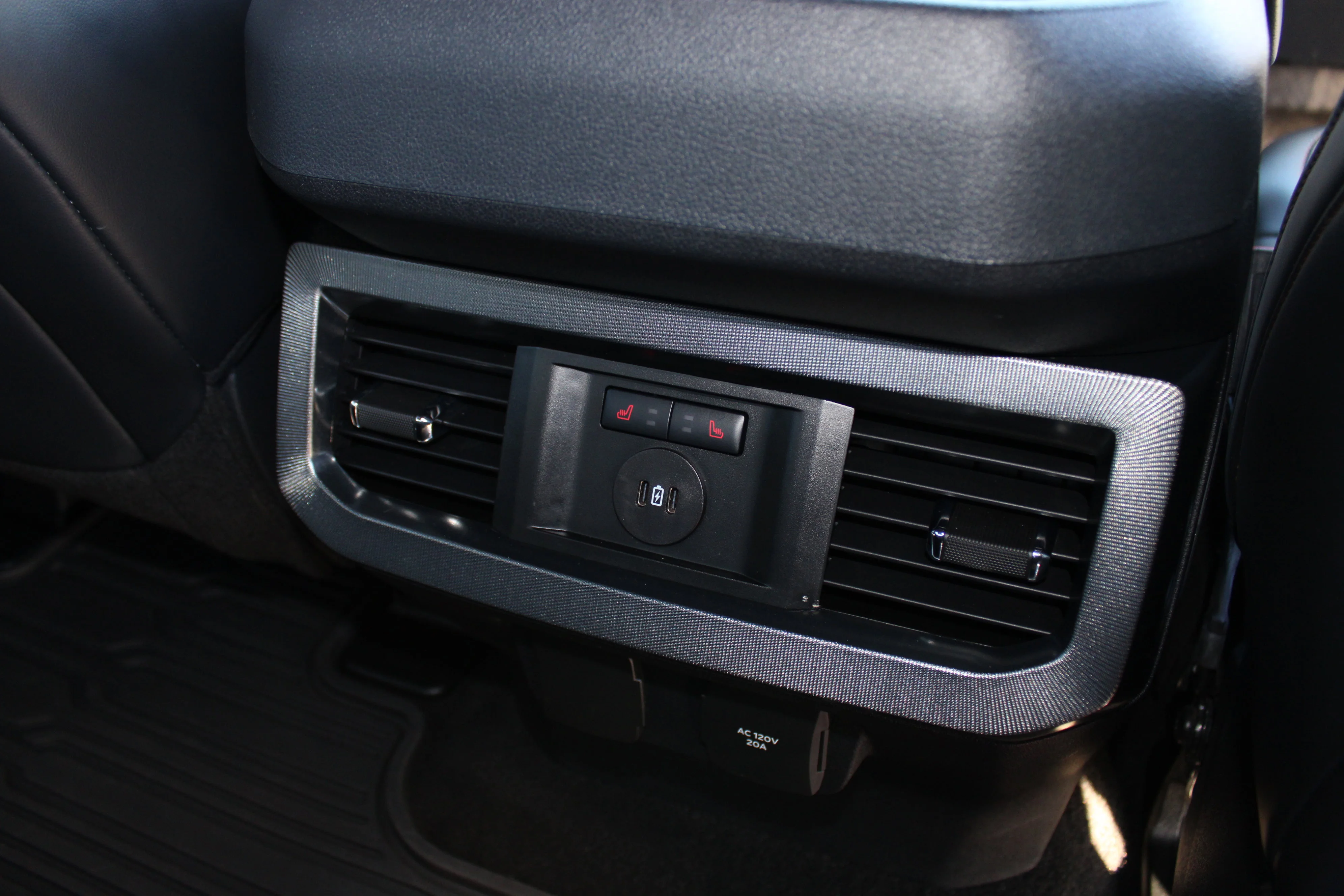 Used 2024 Agate Black Metallic Ford Platinum image 18