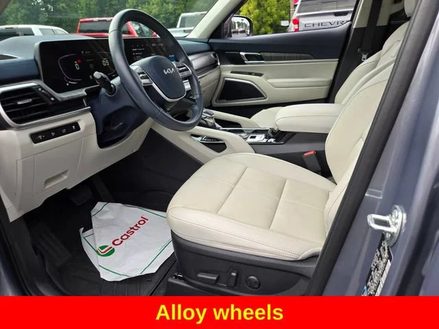Used 2025 Everlasting Silver Kia EX image 11