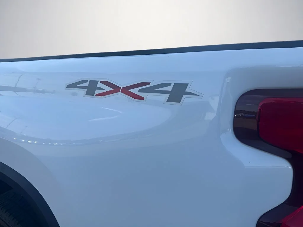 Used 2021 SUMMIT WHITE Chevrolet Custom image 28