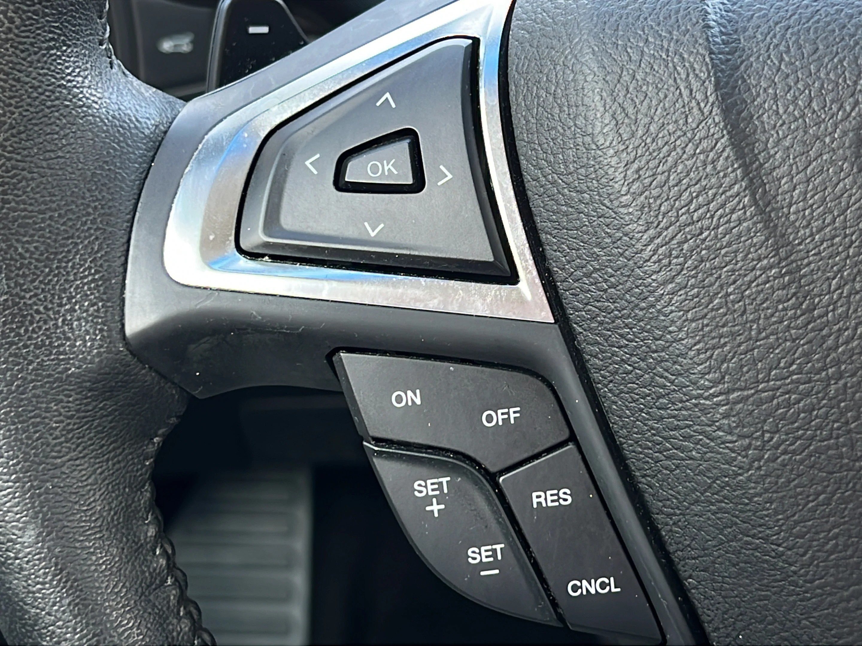 Used 2017 White Platinum Clearcoat Metallic Ford SEL image 20