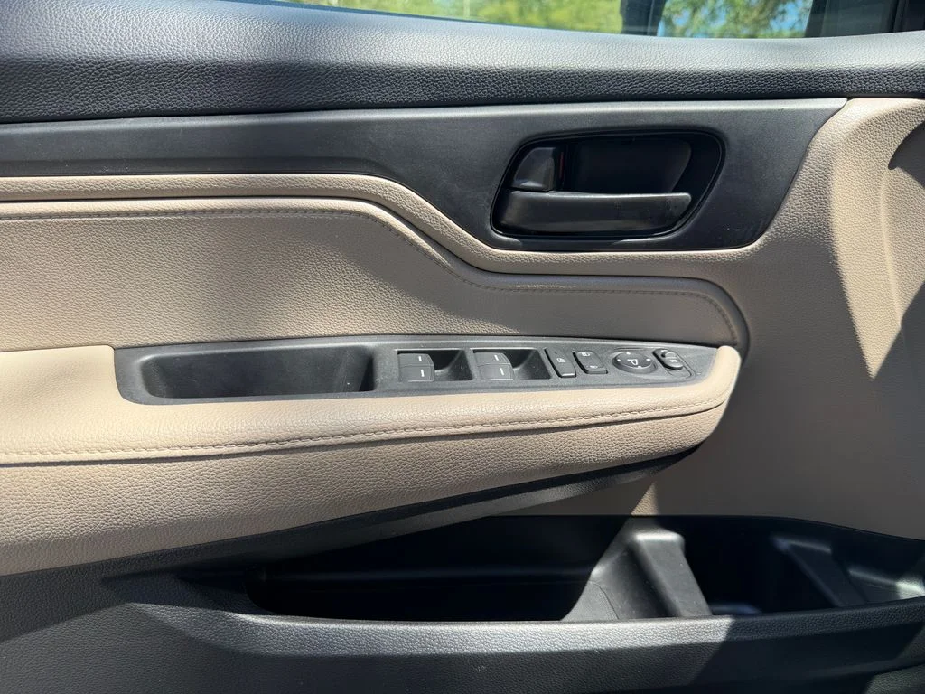 Used 2023 Platinum White Pearl Honda EX image 16
