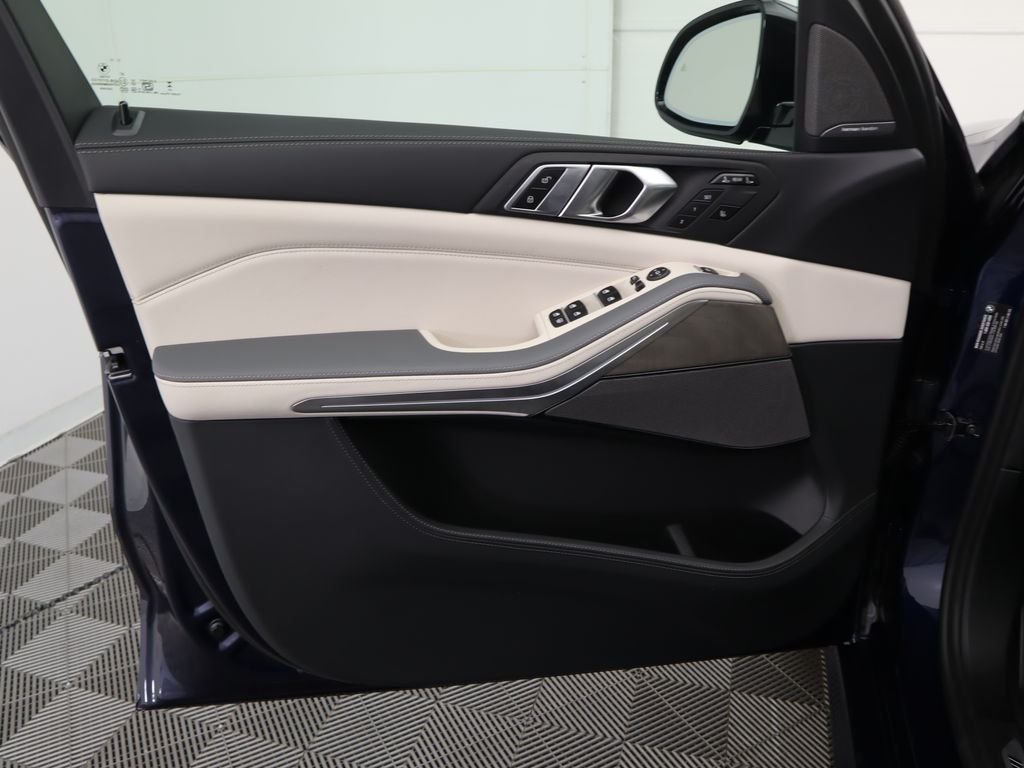 2026 BMW X7 40i - Photo 27