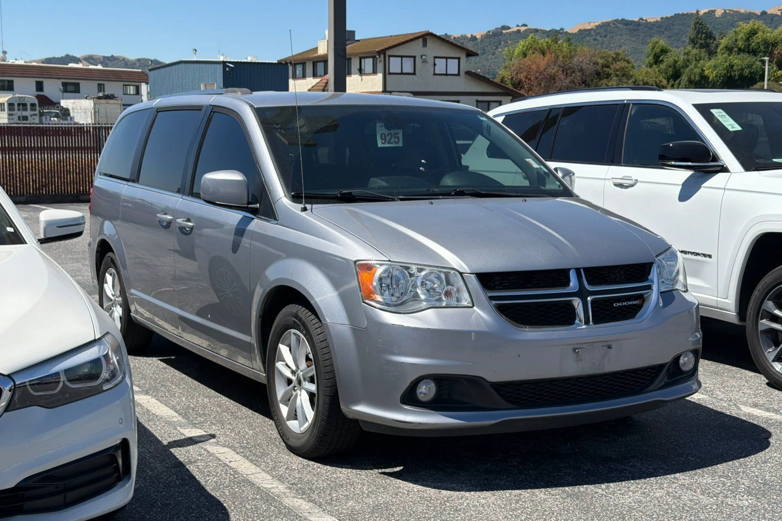 Used 2019 Silver Dodge SXT image 2