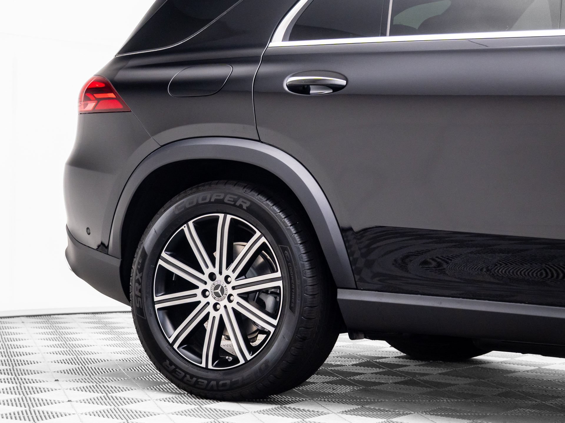 New 2026 Obsidian Black Metallic Mercedes-Benz GLE 350 image 72