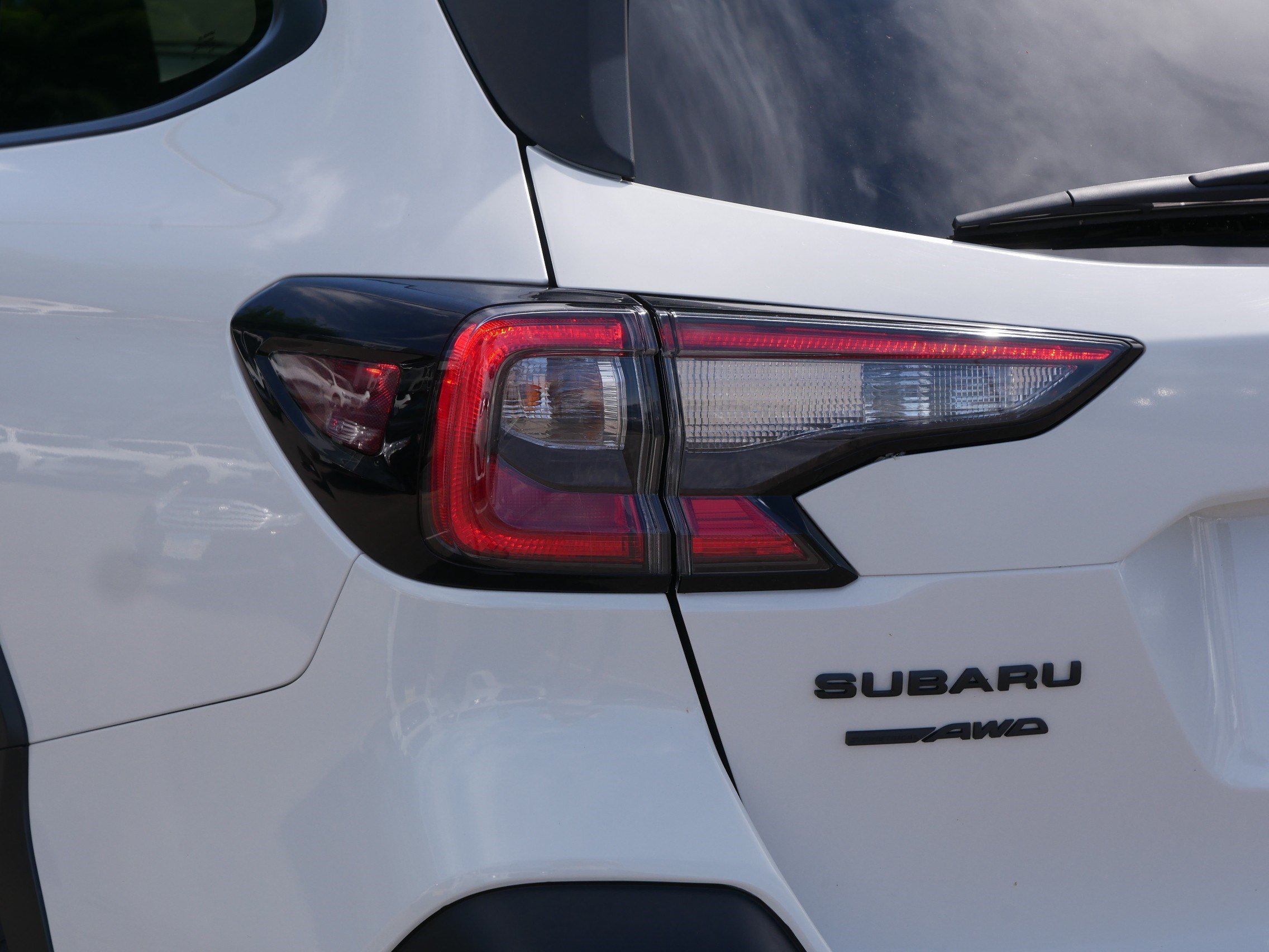Used 2025 Crystal White Pearl Subaru Onyx Edition image 17