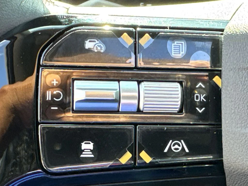 New 2026 Ivory Silver Kia S image 24