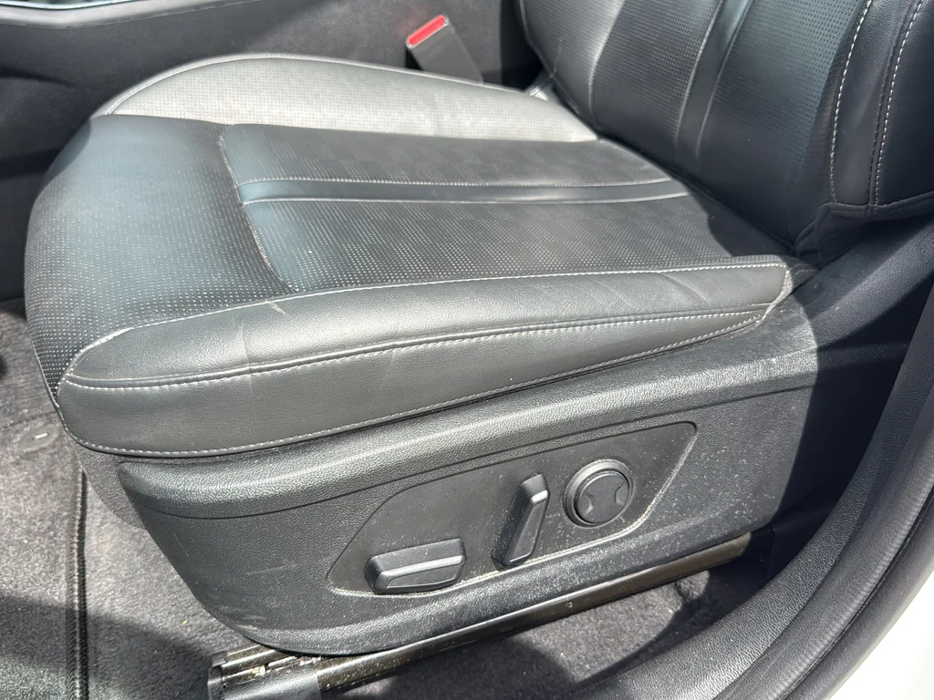 Used 2024 White Kia S image 30