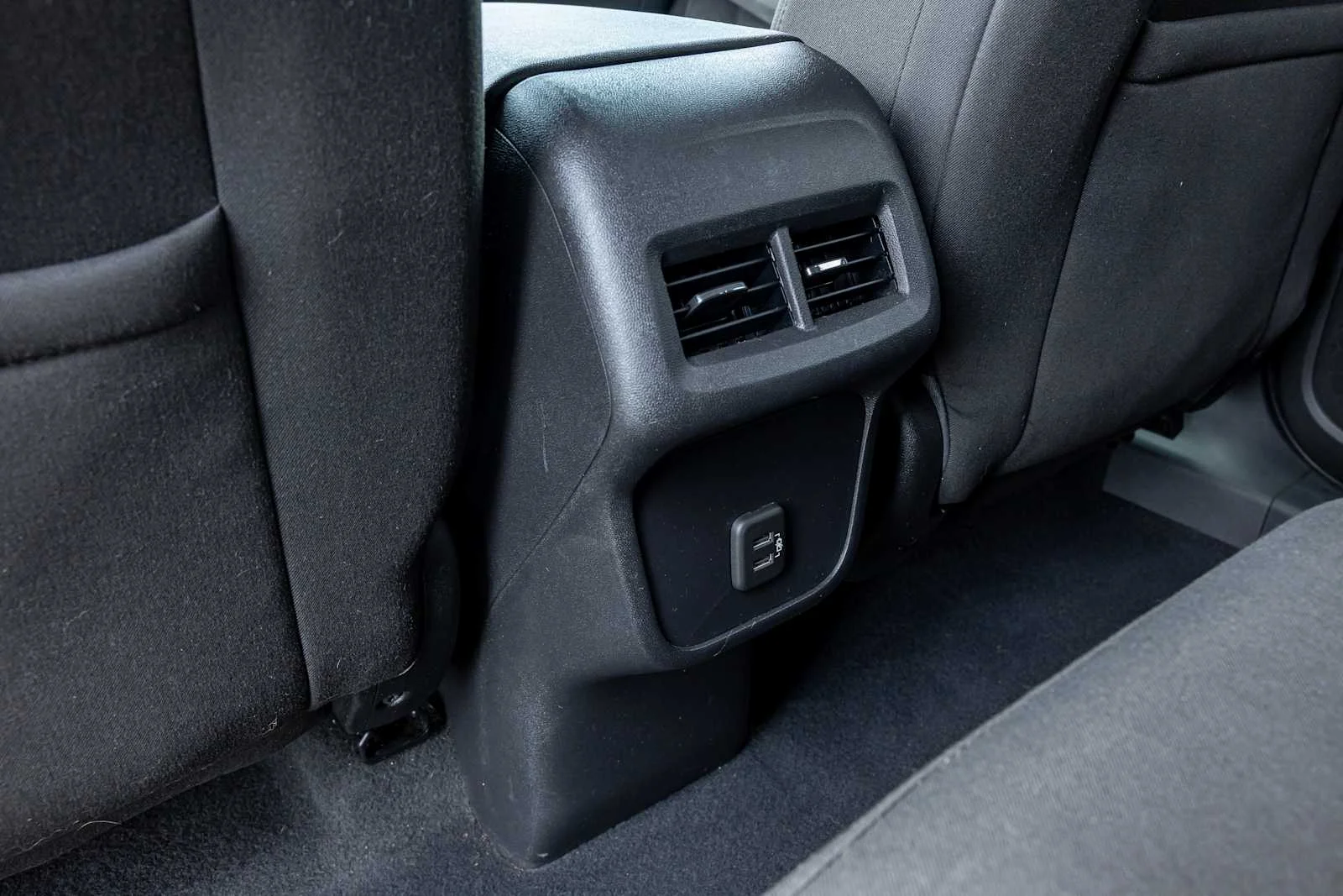 Used 2019 SUMMIT WHITE Chevrolet LT image 28