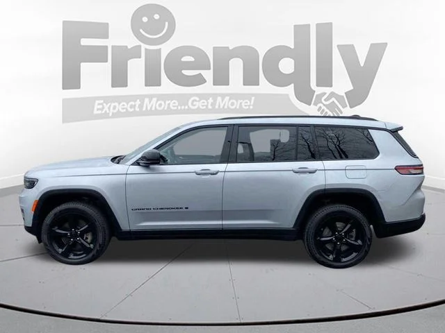 Used 2023 Silver Jeep Limited image 8