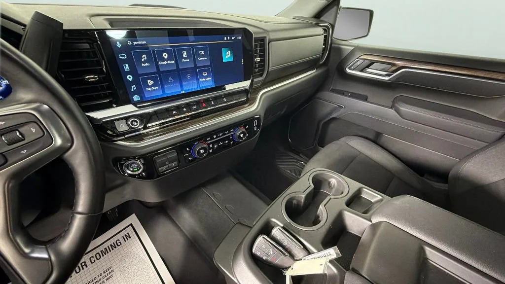 Used 2025 Summit White Chevrolet LT Trail Boss image 19