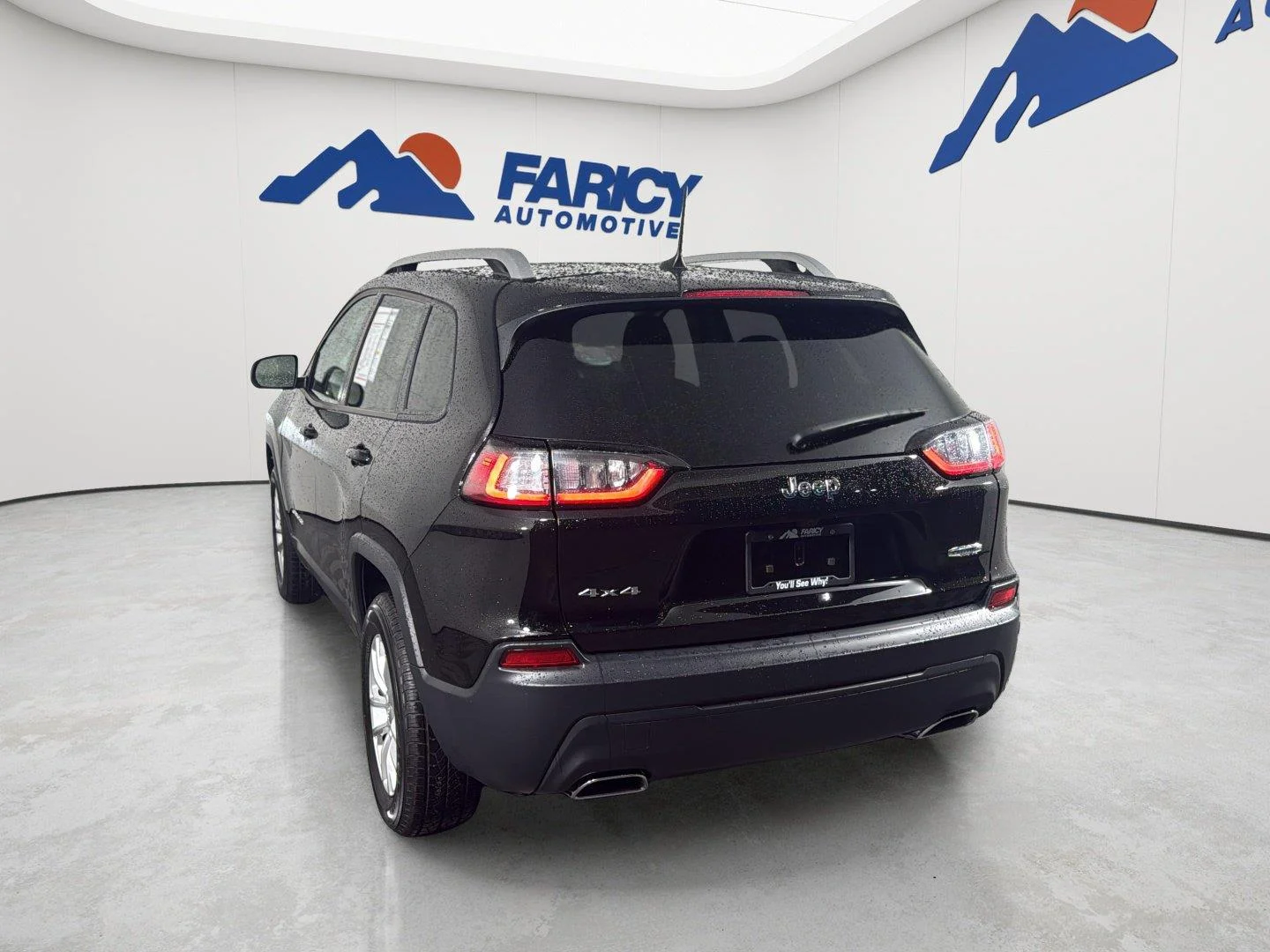 Used 2020 Diamond Black Crystal Pearlcoat Jeep Latitude image 22