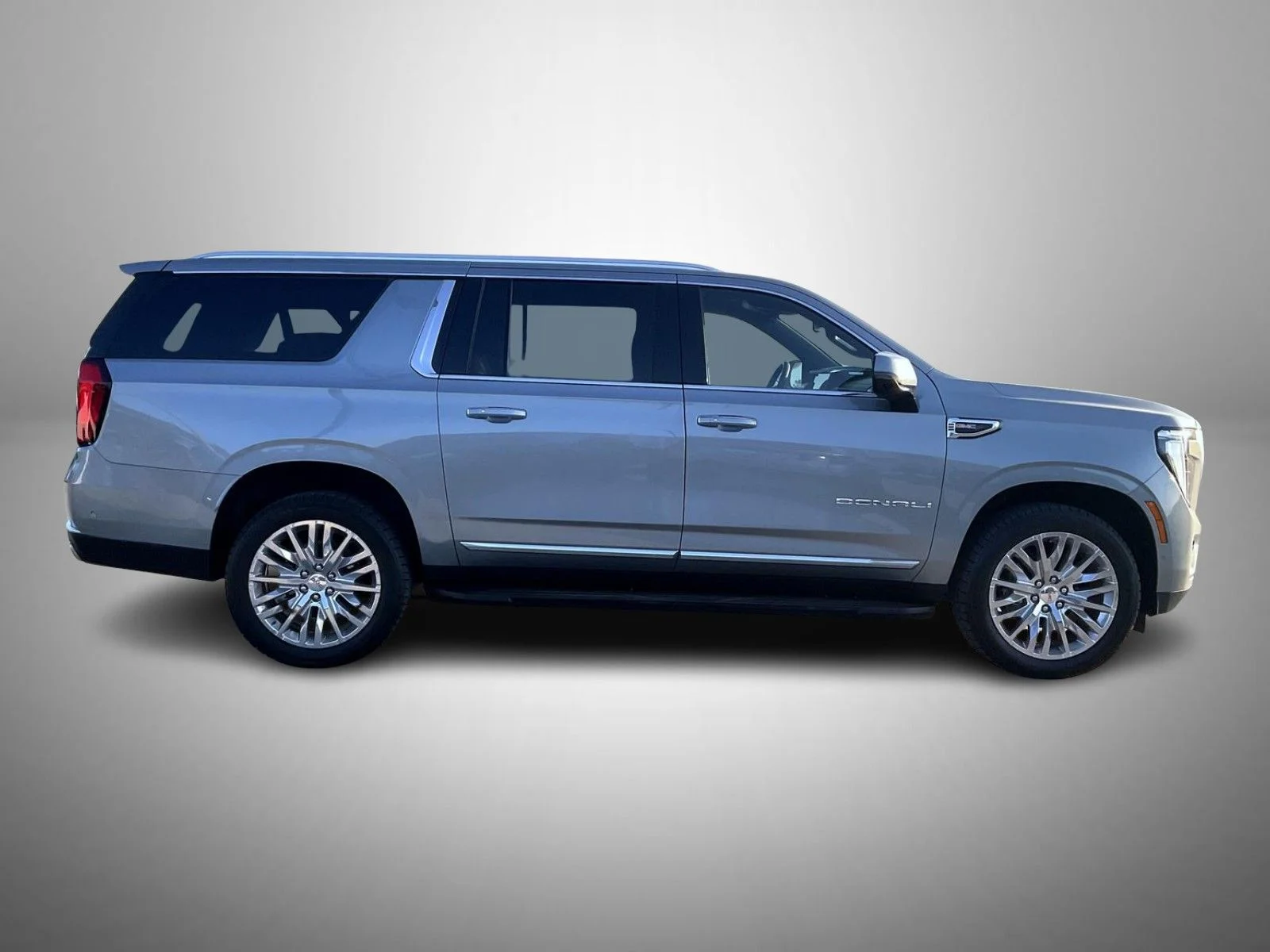 Used 2025 Silver GMC Denali image 4