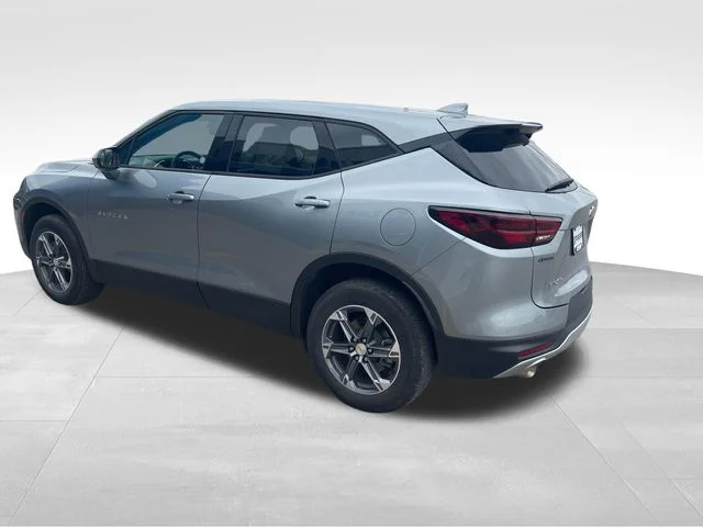 Used 2025 Gray Chevrolet LT image 4