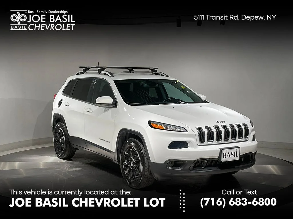 Used 2017 White Jeep Latitude image 1