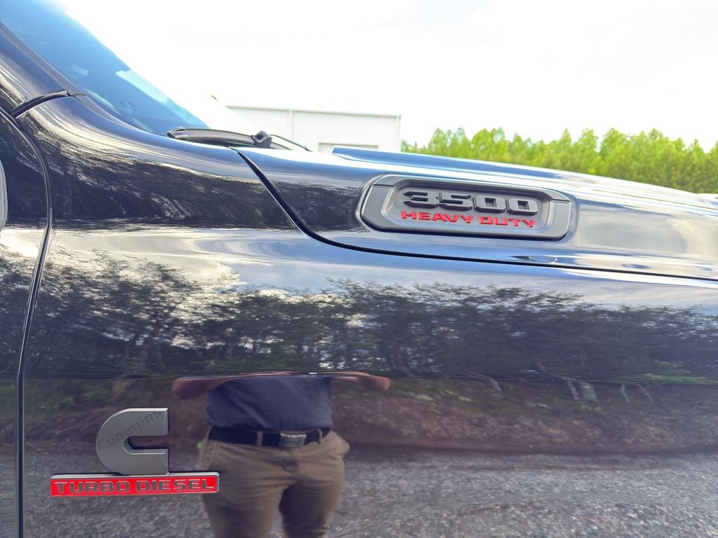 New 2026 Diamond Black Crystal Pearl-Coat Exterior Paint RAM Tradesman image 18