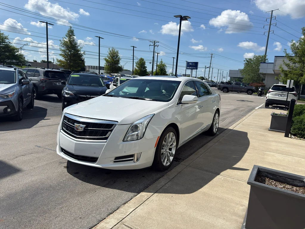Used 2016 CRYSTAL WHITE TRICOAT Cadillac Luxury Collection image 7