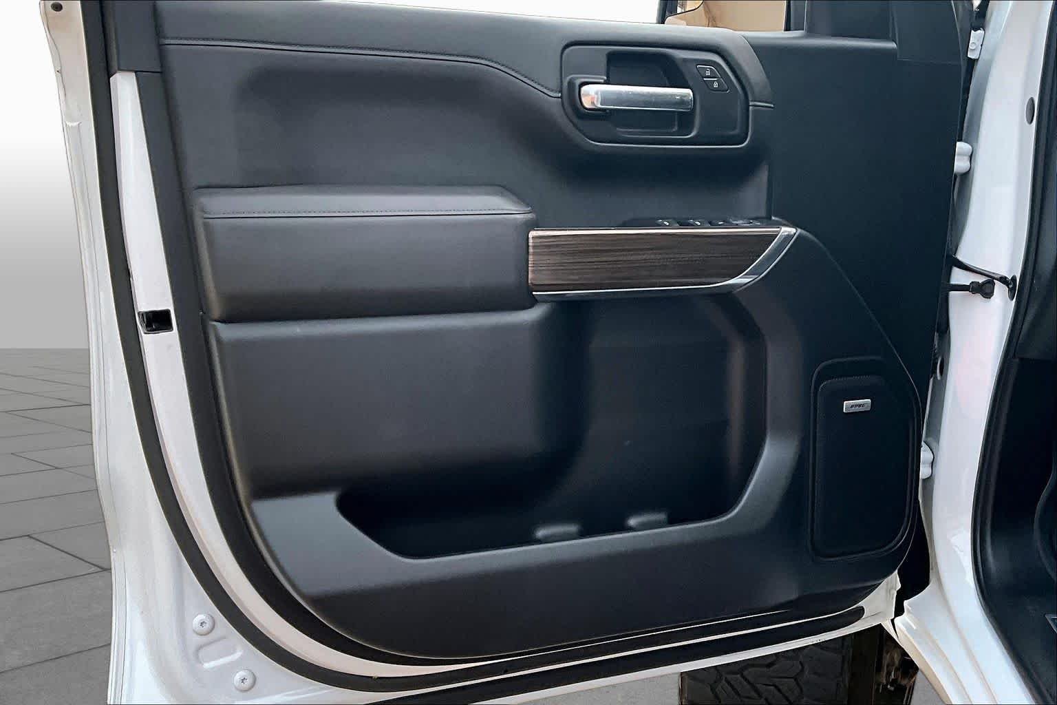 Used 2019 Summit White Chevrolet RST image 21
