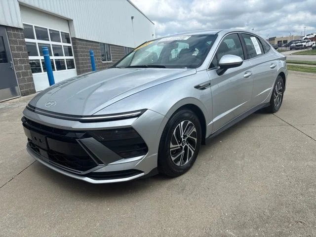 Used 2026 Silver Hyundai Blue image 3