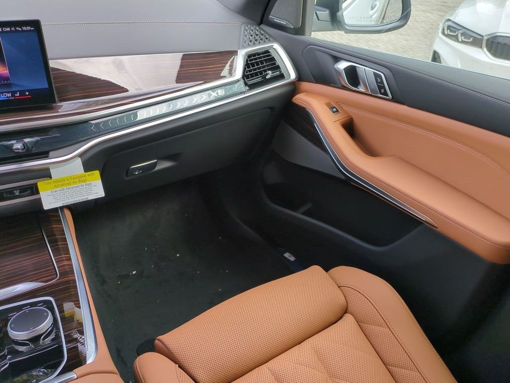 New 2026 White Metallic BMW xDrive40i image 17