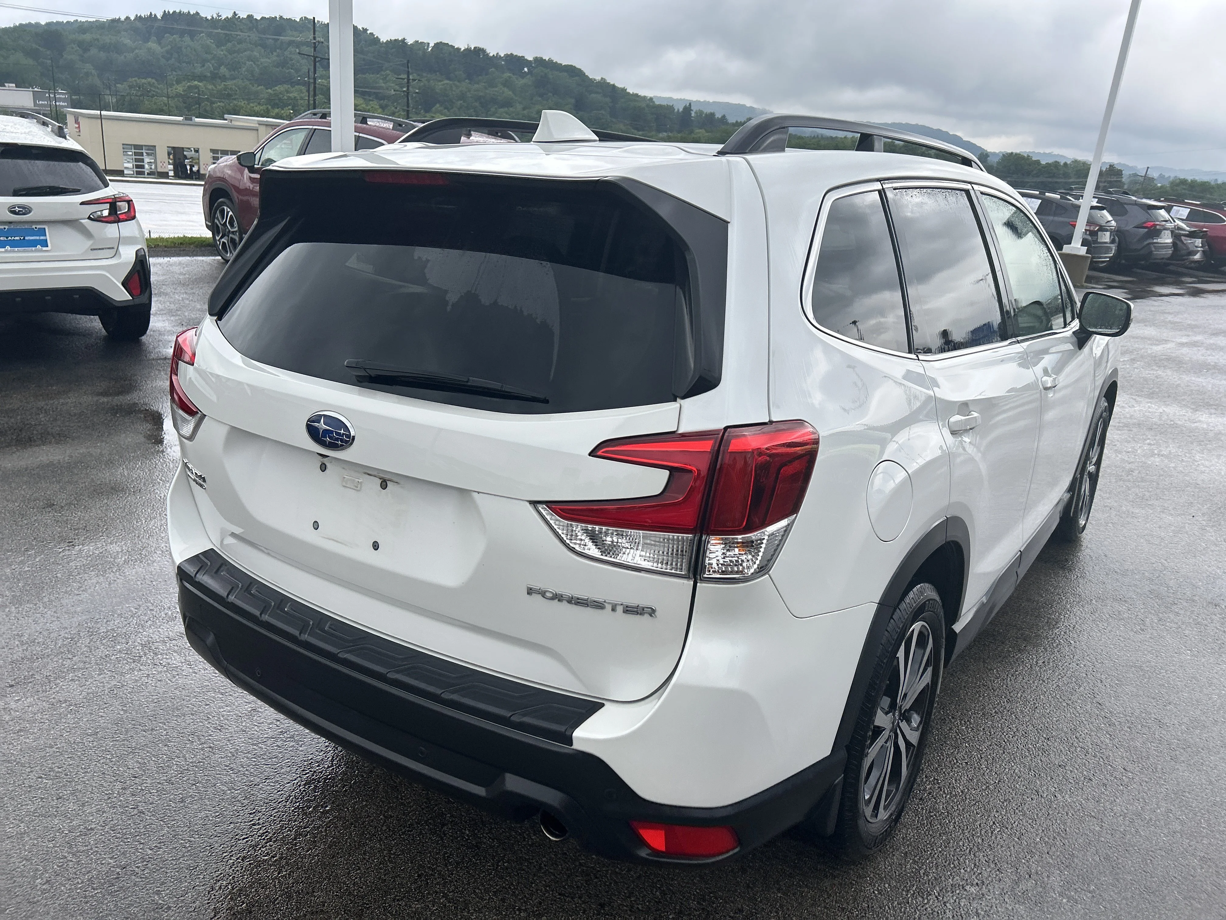 Used 2019 Crystal White Pearl Subaru Limited image 5