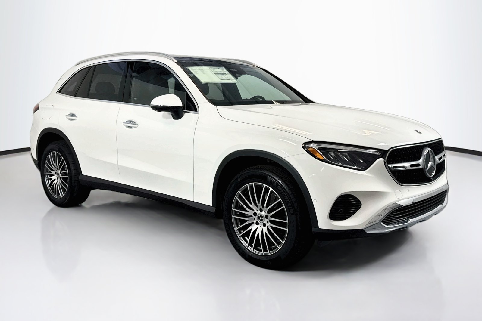 New 2026 Polar White Mercedes-Benz GLC 300 image 3