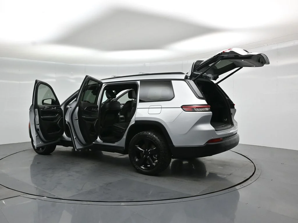 Certified Used 2021 Silver Jeep Altitude image 32