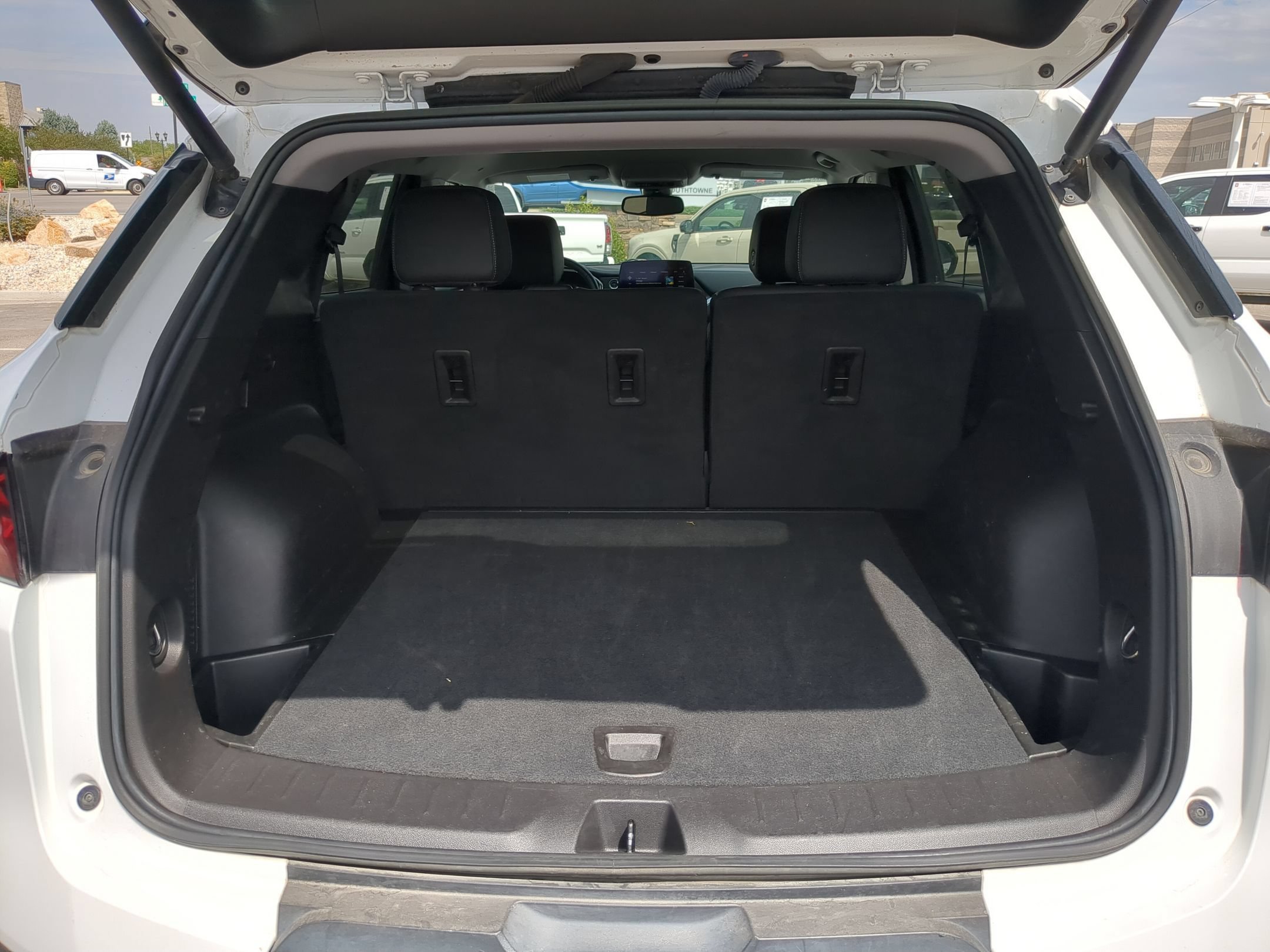 Used 2024 Summit White Chevrolet LT image 28