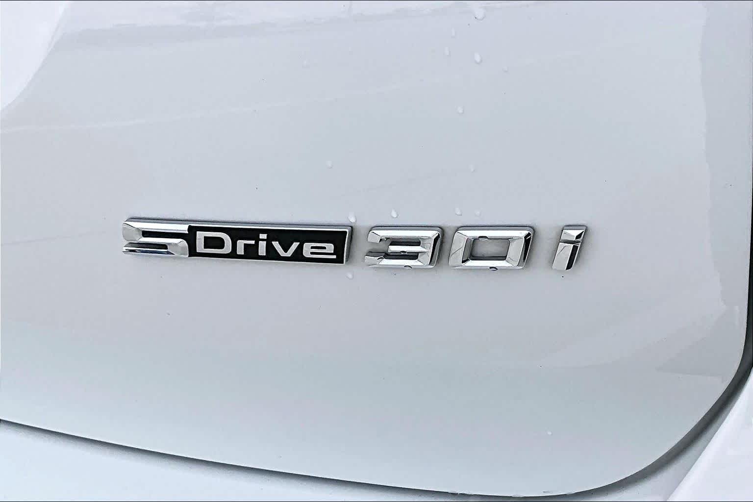 Used 2024 Alpine White BMW sDrive30i image 9