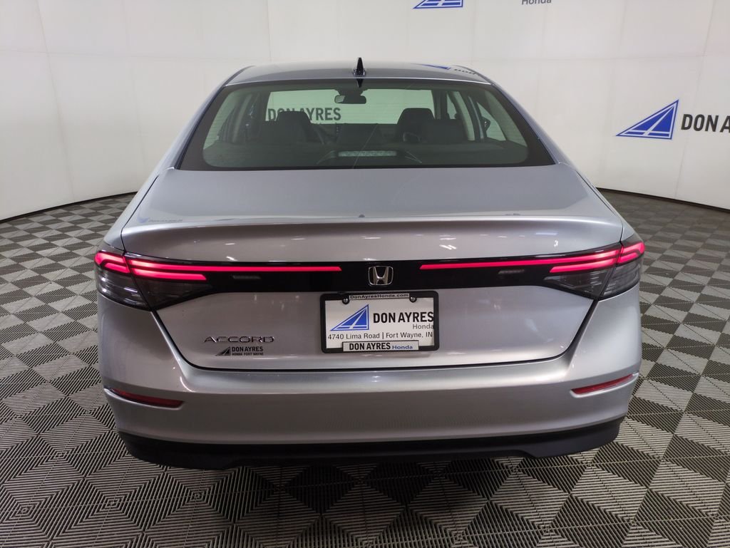 New 2026 Solar Silver Metallic Honda SE image 4